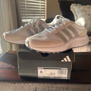 ADIDAS RUN 70s BRAND NEW NEVER WORN Women's White and Grey Sneakers